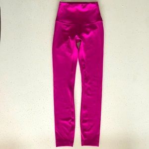 Size 0, 25” inseam Raspberry Lululemon  wonder under leggings.